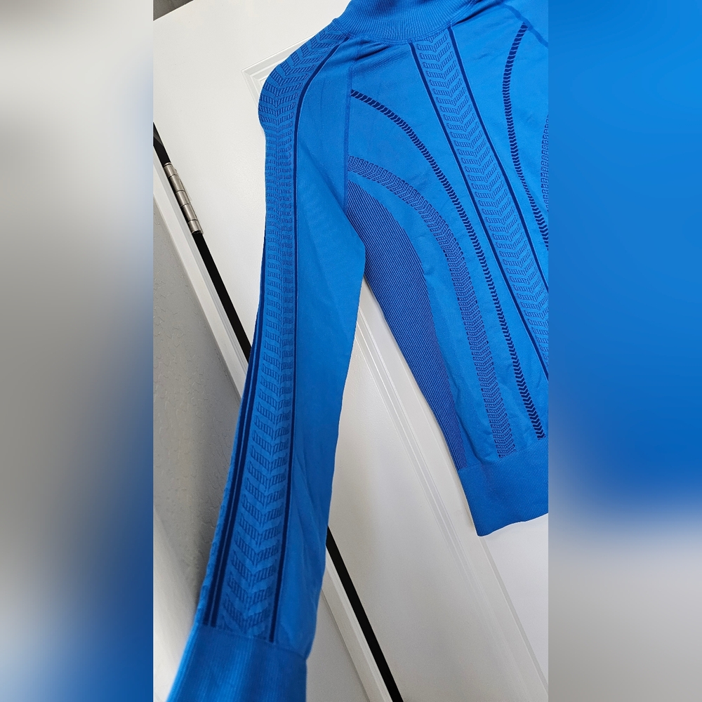 Zella Seamless Athletic Pullover Top Women’s Blue Long Sleeve Thumbholes - Picture 3 of 7